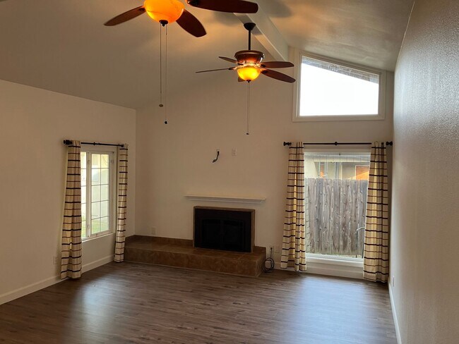 Building Photo - 1206 Mt Vernon Dr