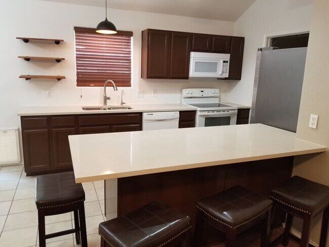 Foto del edificio - 317 Moonstone Dr