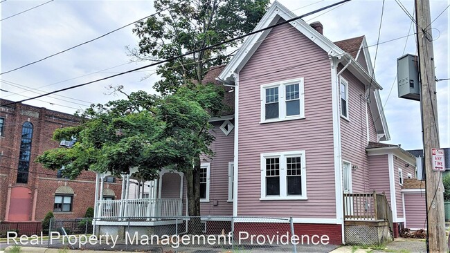 Building Photo - 4 br, 1.5 bath House - 3 Mawney Street