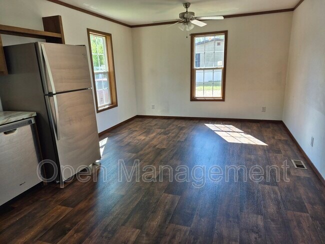 Building Photo - 755 N Tratt St