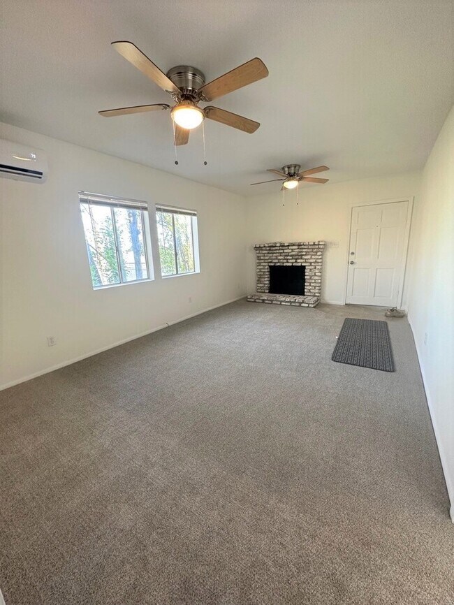 Building Photo - 2 Bedroom 1 Bath House