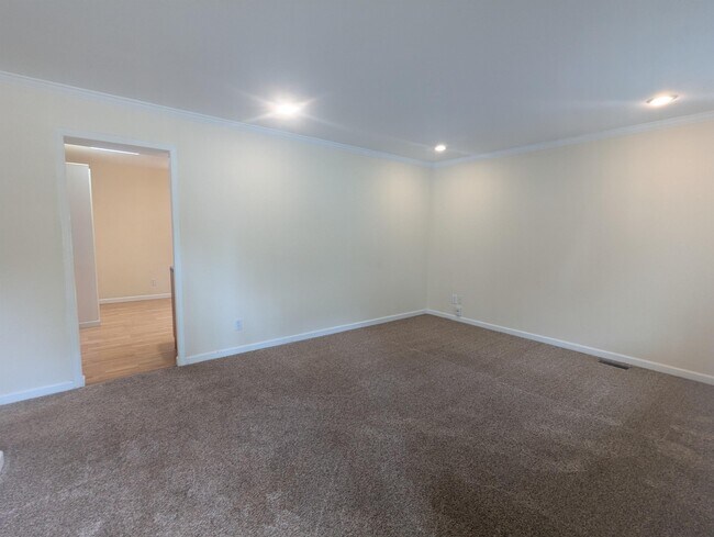 Building Photo - 2607 W Kirby Ave