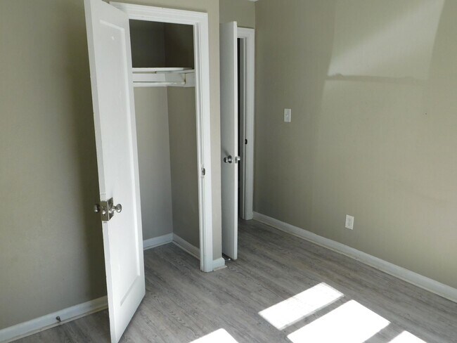 Foto del edificio - 2-bedroom, 1-bathroom duplex located in Wi...