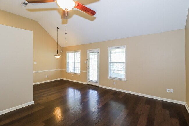 Foto del edificio - 115 Winding Creek Dr