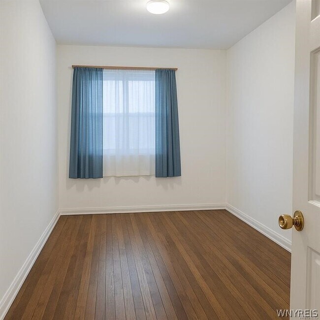 Foto del edificio - 64 Montrose Ave