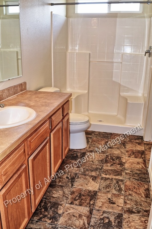 Building Photo - 1037 W Pine Ave