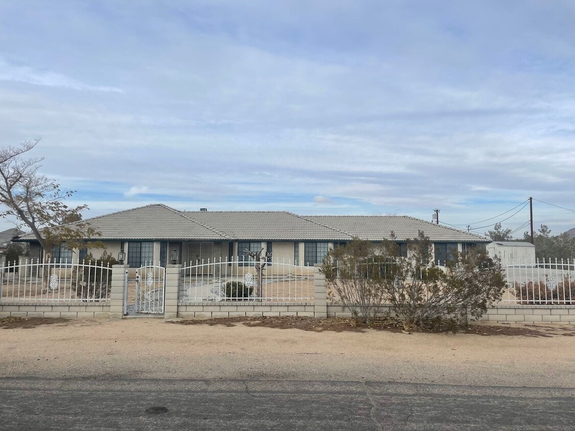Primary Photo - COMING SOON! APPLE VALLEY DESERT KNOLLS 4 ...