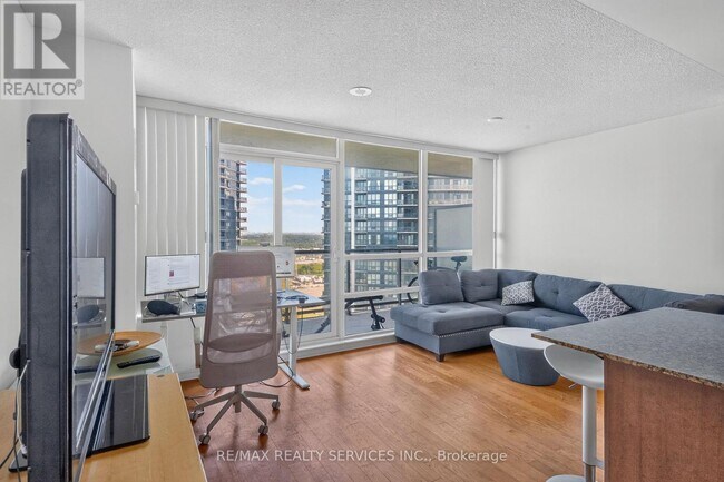 Photo du bâtiment - 2230 Lake Shore Blvd W