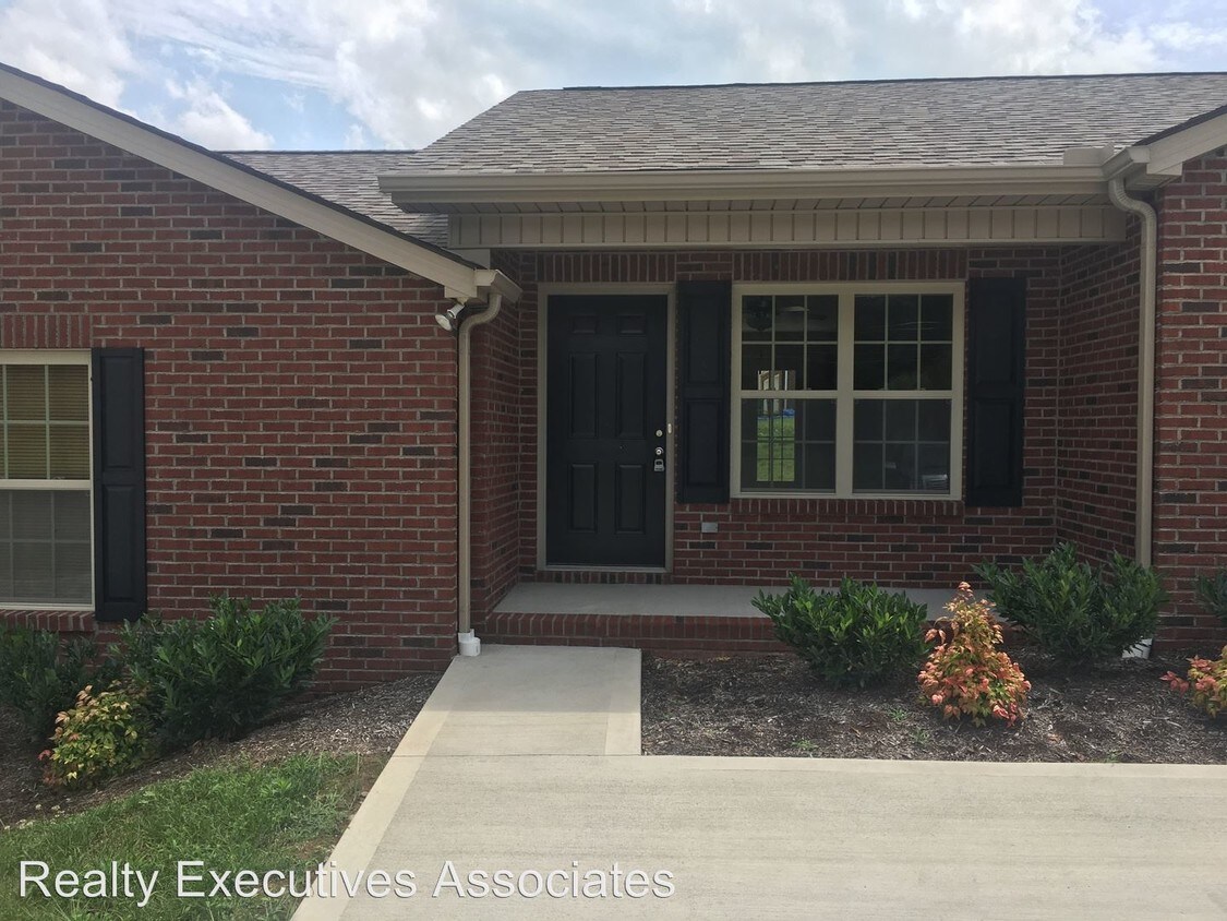 521 S Old Sevierville Pike, Seymour, TN 37865 House for Rent in Seymour, TN