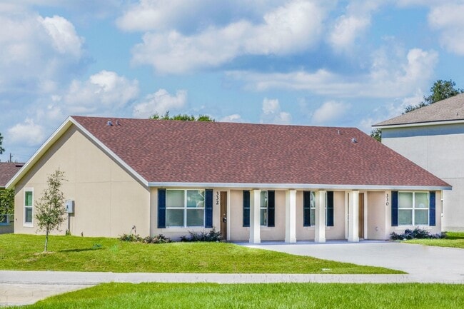 Foto del edificio - Three bedroom and two bathroom duplex -Poinciana