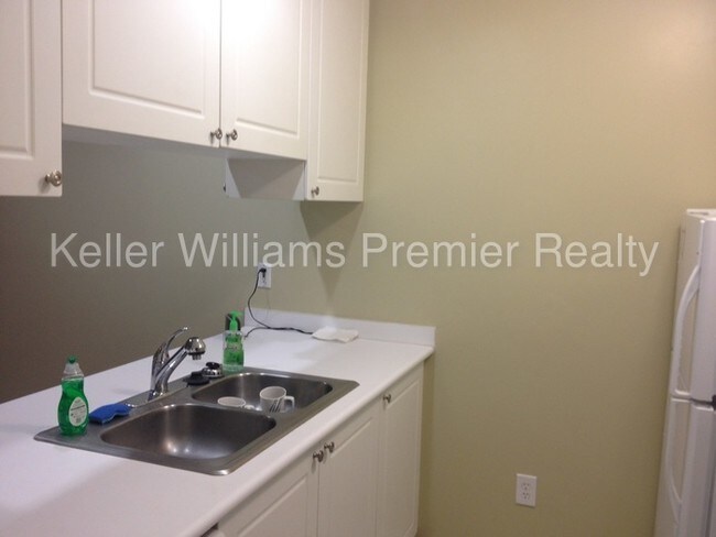 Building Photo - 4698 Cadmus Dr