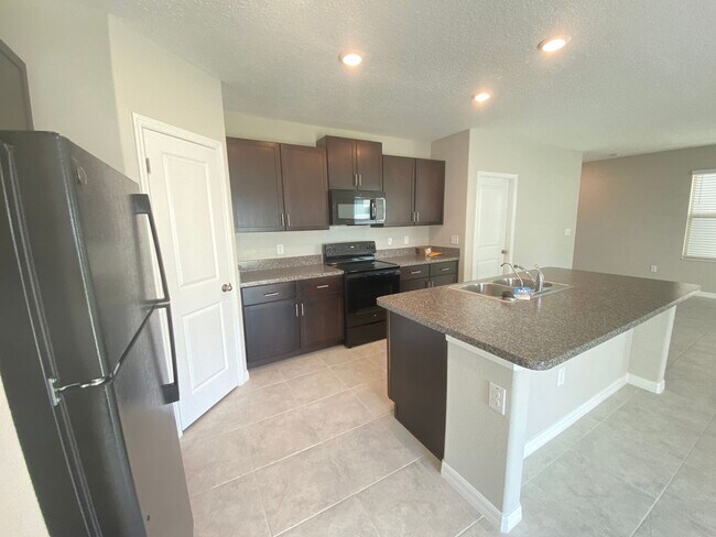Building Photo - 7127 Samuel Ivy- Beautiful 2 story Tampa home