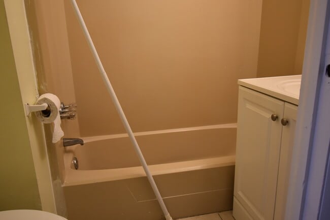 Building Photo - 1620 S 5th St