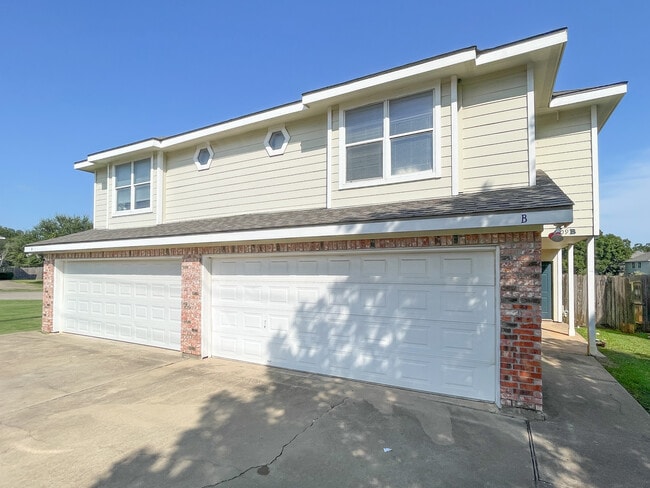 Building Photo - 309 Gurley Ln