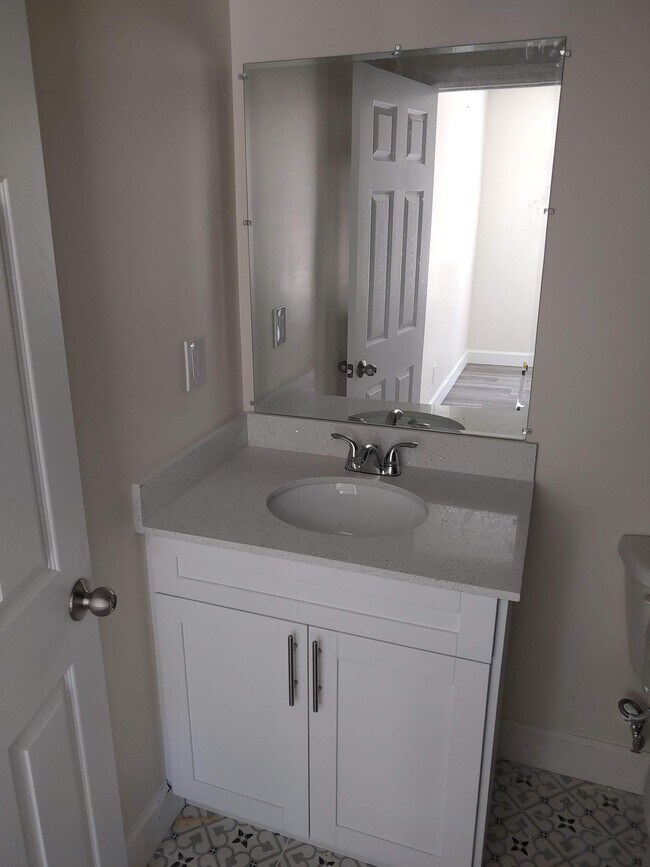 Building Photo - 808 10th St