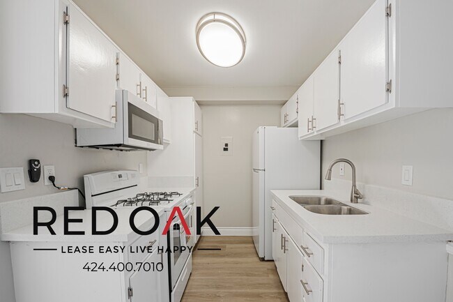Foto del edificio - 21833 Verne Ave