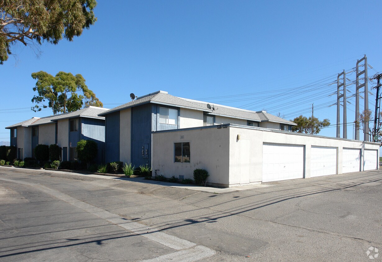 Building Photo - 4430 Terrace Ave
