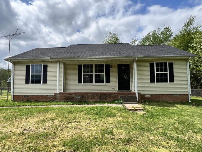 Foto del edificio - "Charming 3-Bedroom Haven with 2 Full Baths in Portland, TN – Your Cozy Retreat Awaits!"