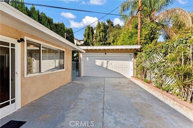 Building Photo - 2423 San Pasqual St