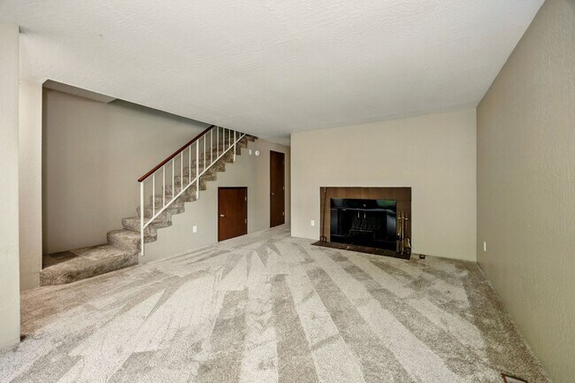 Foto del edificio - Renovated two bedroom townhouse near downt...