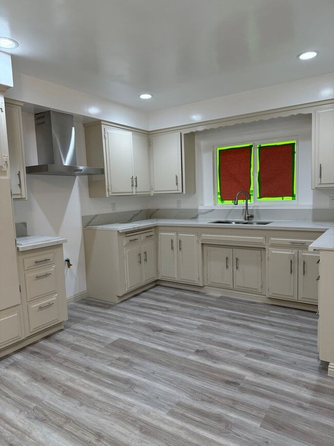 Building Photo - This Beautiful Home is Available NOW for L...