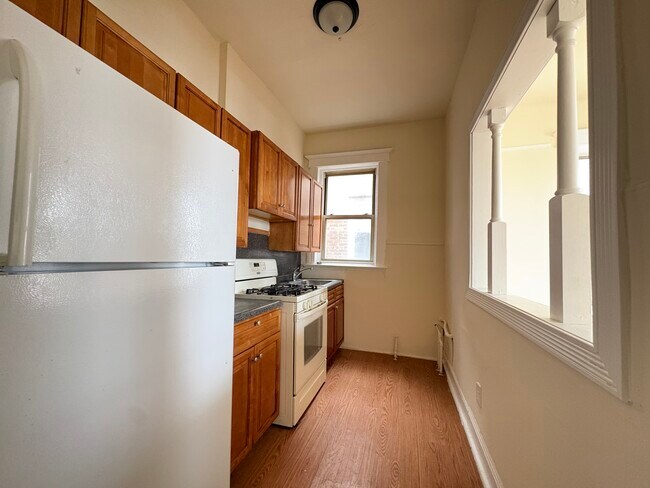 Building Photo - 93 W 33rd St