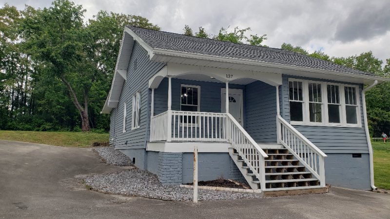 Foto principal - 137 Oakdale St
