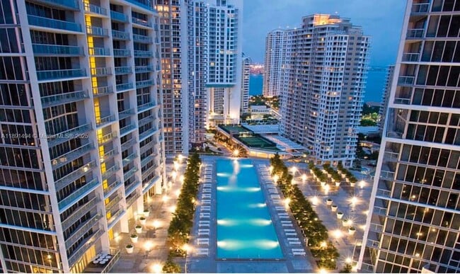 Building Photo - 495 Brickell Ave