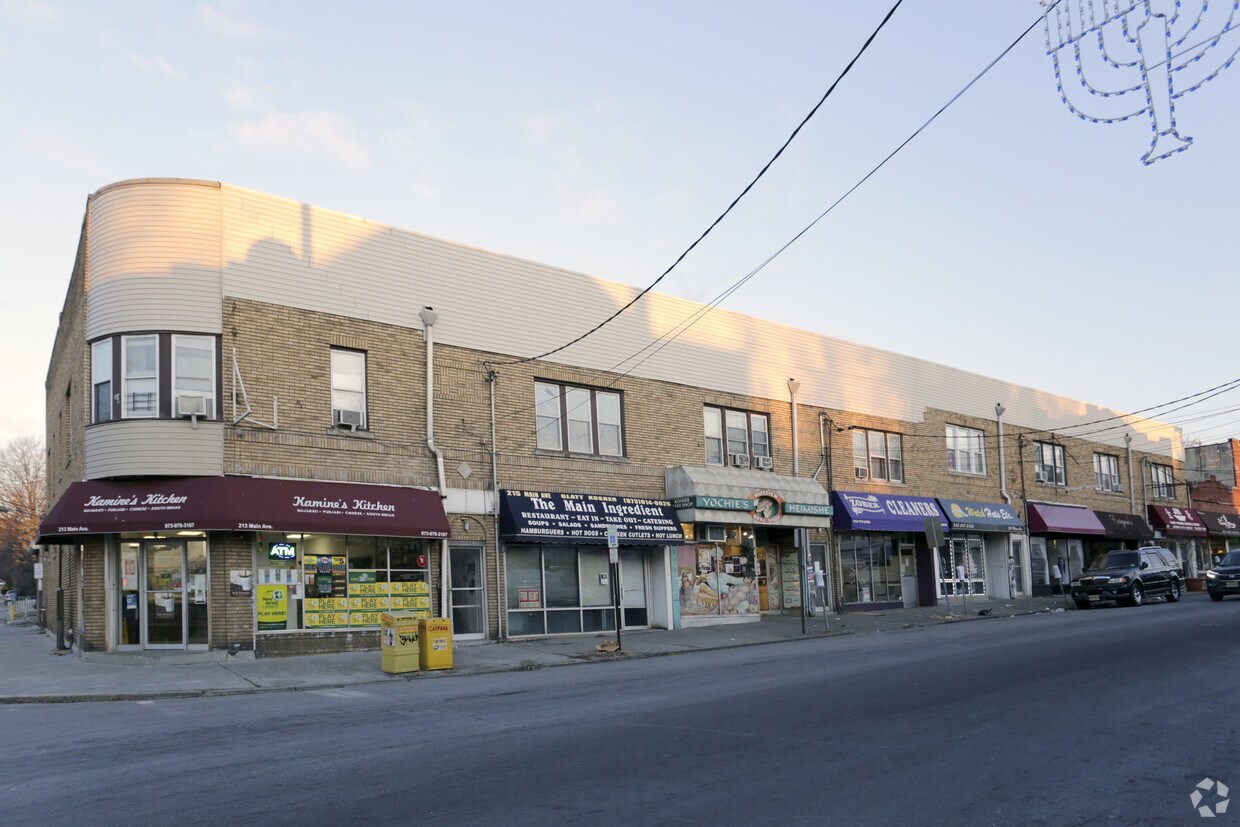Fotografía del edificio - 213-225 Main Ave