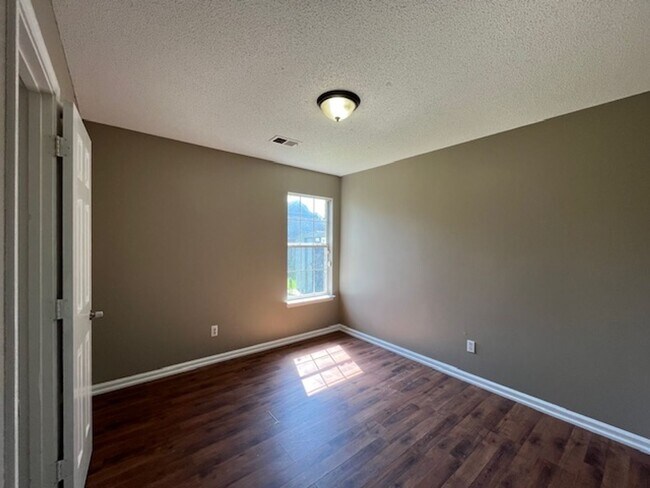 Foto del edificio - Renovated 3 Bedroom 2 Bath Home for Rent!!