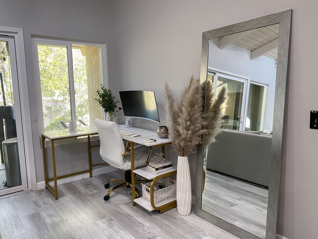 Trabajar desde casa - 18350 Hatteras St