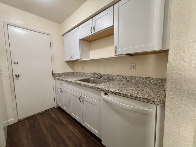 Foto del edificio - 1055 Mohr Ln