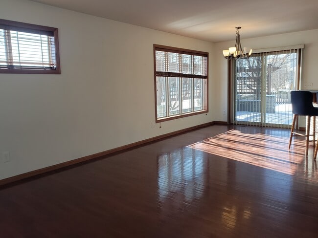 Building Photo - 3718 Stonebridge Dr