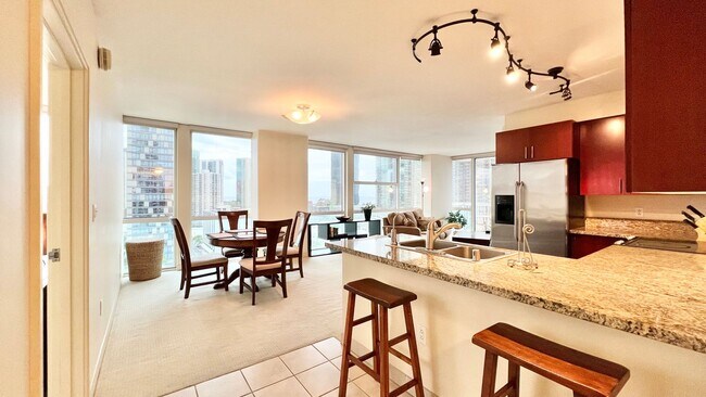 Foto del edificio - FULLY FURNISHED 2 BEDROOM UNIT IN KAKAAKO