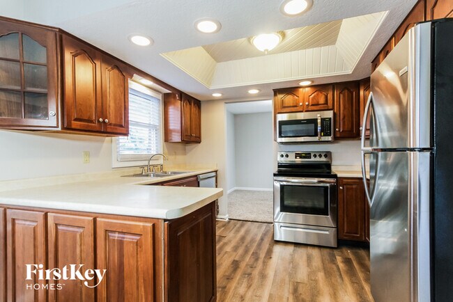 Building Photo - 741 Summitcrest Dr
