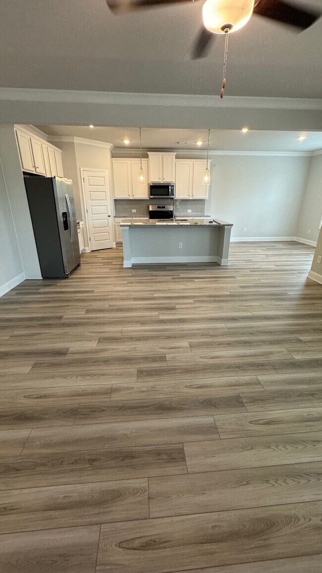 Building Photo - 3350 Westgate Park Dr