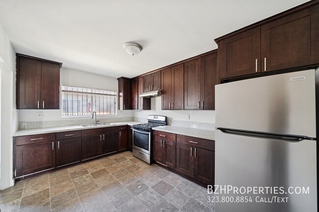 Foto del edificio - 5380 Romaine St