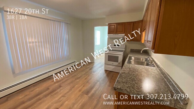Building Photo - Beautifully renovated home in a great loca...