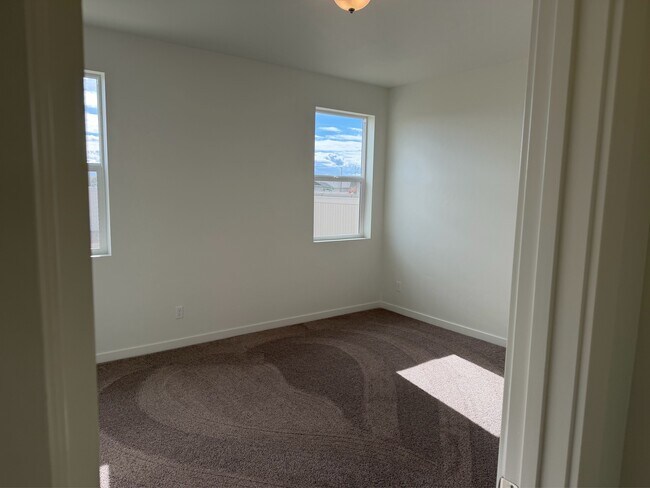 Foto del edificio - 7853 E Beaufort St