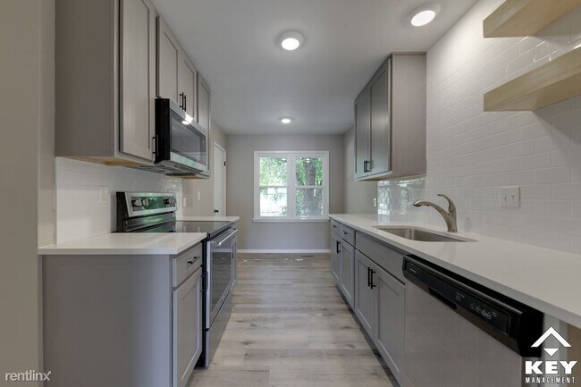 Building Photo - 2 br, 1 bath Townhome - 1724 S Yale St