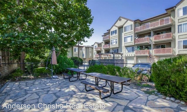Building Photo - 2 br, 1 bath House - 308 River Street C15