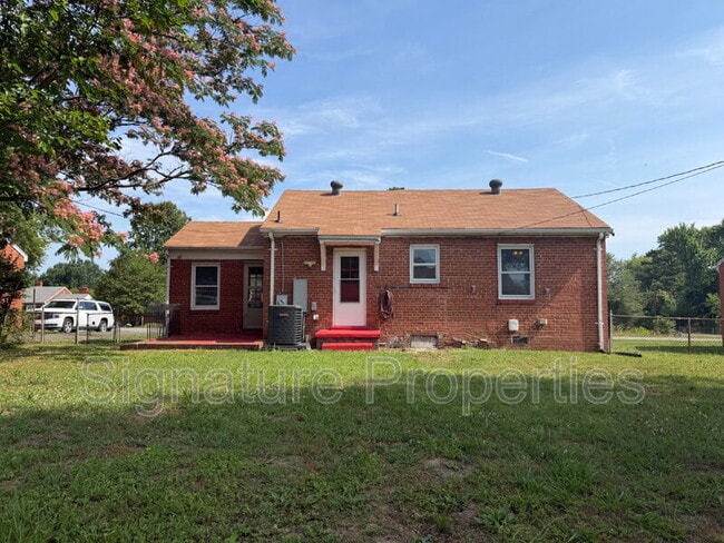Foto del edificio - 2411 Carlisle Ave