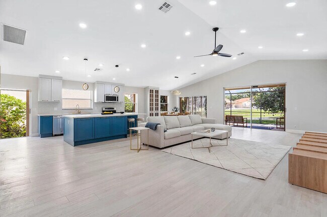 Foto del edificio - 8031 Nadmar Ave