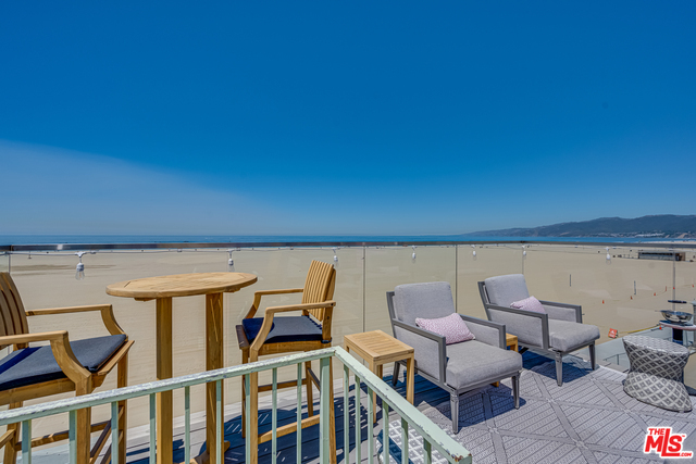 Foto del edificio - 1341 Palisades Beach Rd