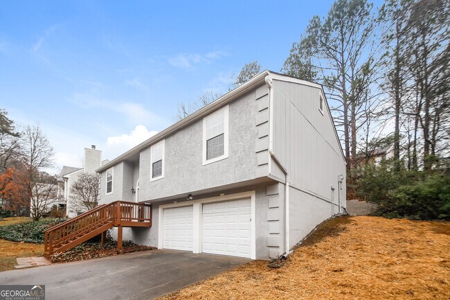 Building Photo - 1817 Cres Hill Dr NW