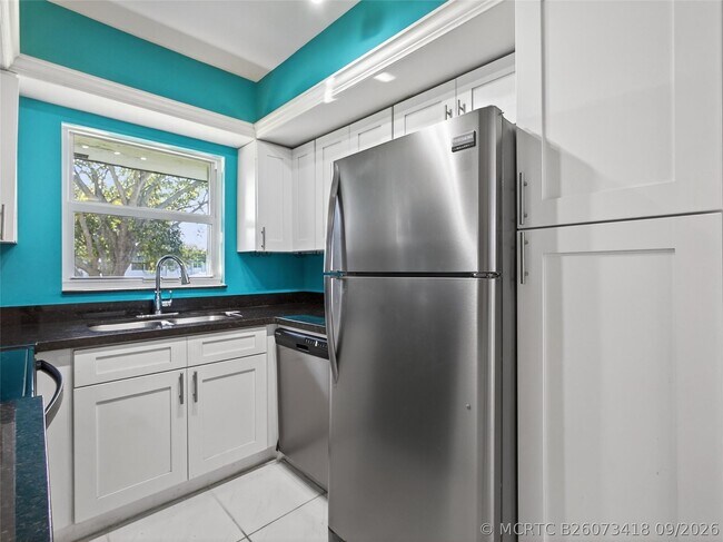 Foto del edificio - 8400 W Sample Rd