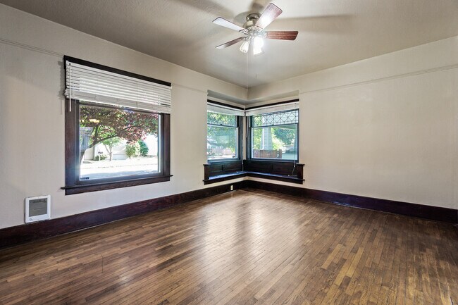 Building Photo - 2104 S 8th St