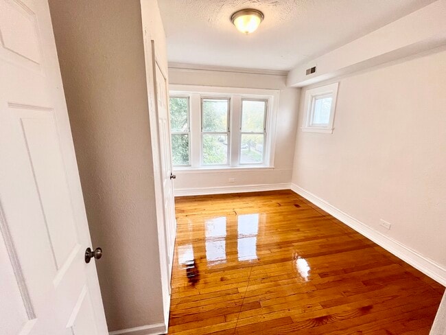 Foto del edificio - 4058 W Crystal St