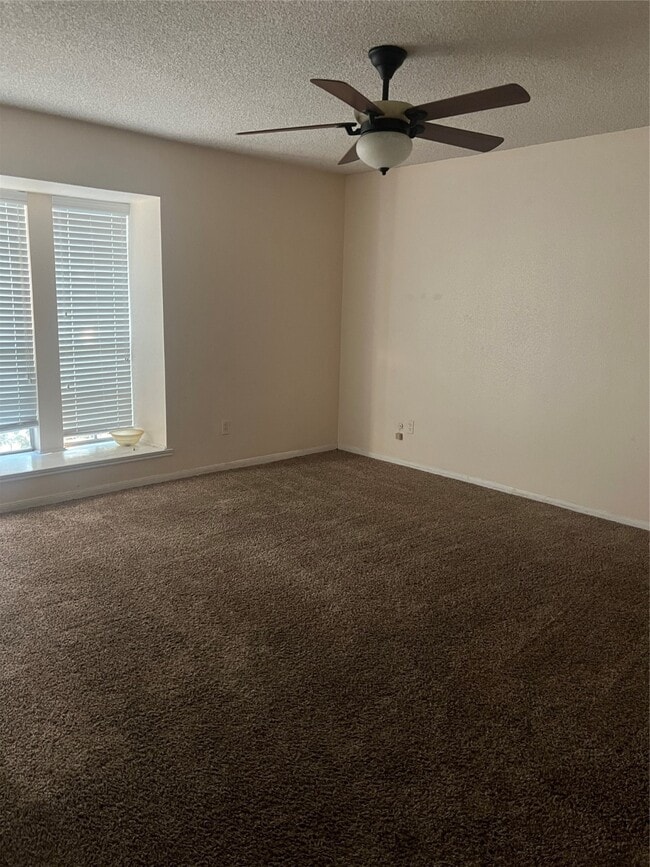 Foto del edificio - 14370 Misty Meadow Ln