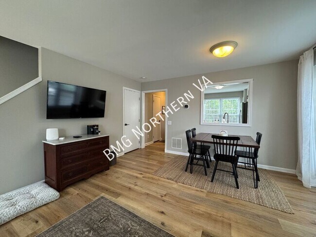 Foto del edificio - 301 Bridle Crest Square NE